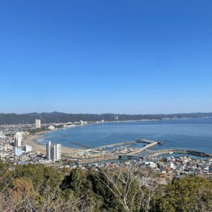 魚見塚展望台の絶景を眺める