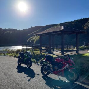 平沢ダムの展望台にてwith CBR650R ninja650