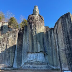 巨大な大谷寺の平和観音にて