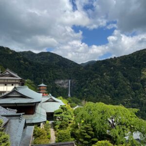 熊野那智大社から眺める那智の滝