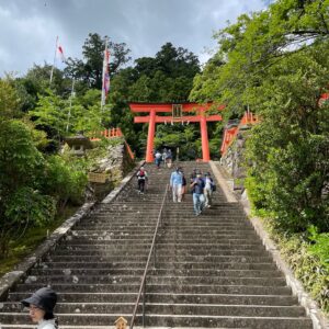 熊野那智大社・那智山表参道の二の鳥居にて