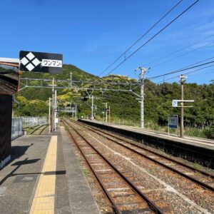 JR紀伊本線「和深駅」の旅情あふれるホームにて