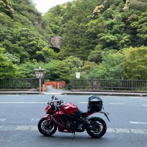 和歌山・r29沿いの奇絶峡にてwith CBR650R