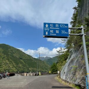 新緑あふれるR425(池原ダム〜坂本ダム区間)の坂本ダムにて