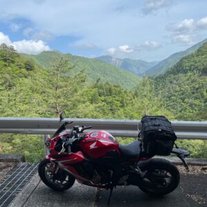 林道サンギリ線にてwith CBR650R