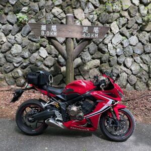 旧道122号の細尾峠にてwith CBR650R
