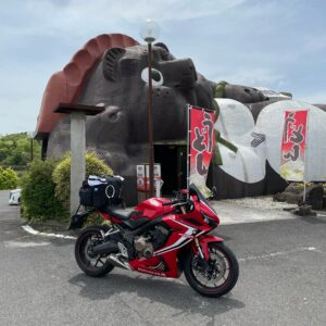 滋賀県甲賀市信楽町の狸たちとwith CBR650R@狸家分福