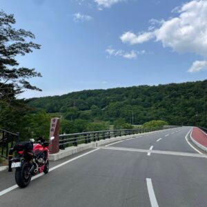 新緑の雪割橋にてwith CBR650R