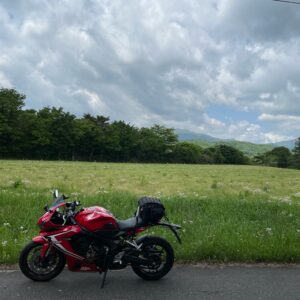 R289付近の名もなき高原にてwith CBR650R