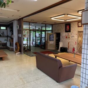 塩原元湯温泉・大出館の16時過ぎの玄関風景