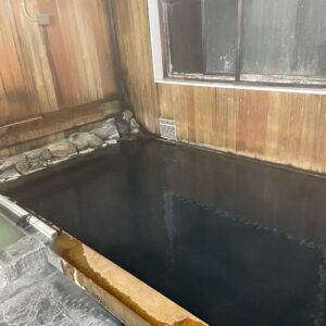 塩原元湯温泉・大出館の看板温泉「墨の湯」の風景