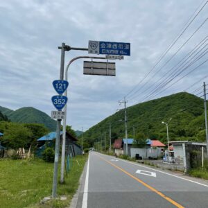 R121/会津西街道を走る