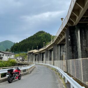 新緑の栃木r249を走る「黒部ダム」にてwith CBR650R