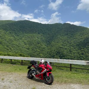 新緑の深山湖にてwith CBR650R④
