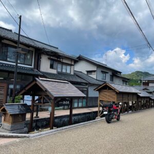 越前・大野市の「名水百選　御清水」にてwith CBR650R