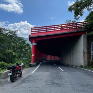 R158の赤いスノーシェッドwith CBR650R