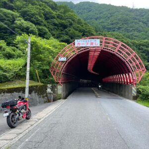 R158の赤いスノーシェッドwith CBR650R②
