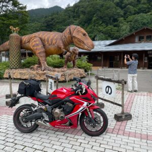 「道の駅 九頭竜」の恐竜とwith CBR650R