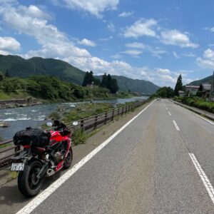 長良川と並走する岐阜r52を走る