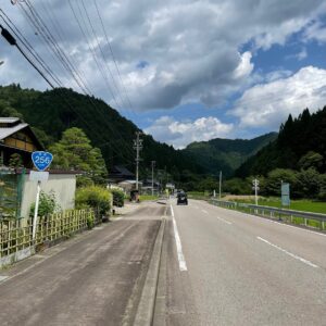 爽快国道R256を走る