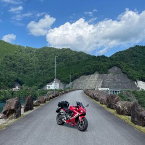 岩屋ダム上にてwith CBR650R