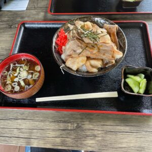 「道の駅 尾瀬檜枝岐」で食べた豚丼セット