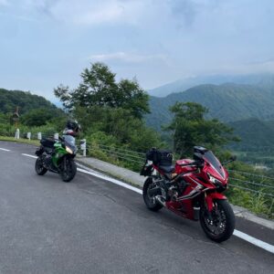 樹海ライン／R352の枝折峠に向かう1.5車線を走るwith CBR650R & ninja650