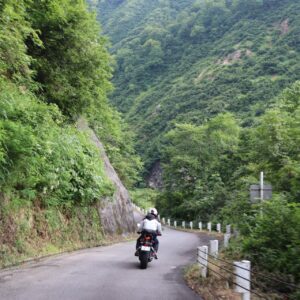 延々とうねうねが続く樹海ライン／r352の奥只見湖沿いの断崖ルートを走るchizuo③