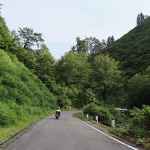 延々とうねうねが続く樹海ライン／r352の奥只見湖沿いの断崖ルートを走るchizuo②