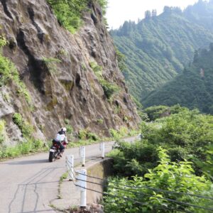 延々とうねうねが続く樹海ライン／r352の奥只見湖沿いの断崖ルートを走るchizuo