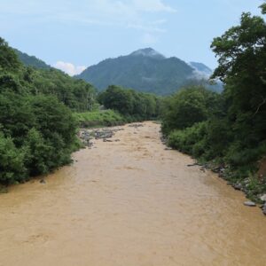 樹海ライン／R352、金泉橋で眺めた雨上がりの只見川