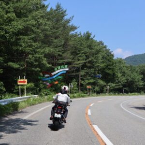 R121の会津高原を走る