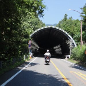 R400に連なるスノーシェッドたち