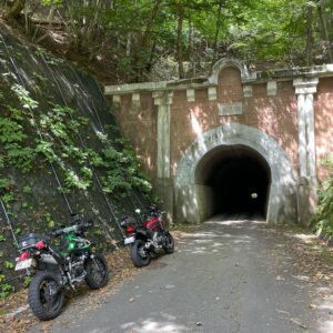 笹子隧道（東側入口）にてwith NC750X & Dトラッカー