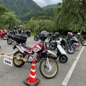 道の駅たばやまの駐輪場スペースにて