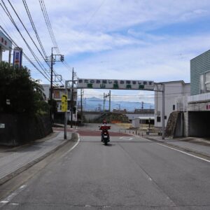 塩山の街中を走る