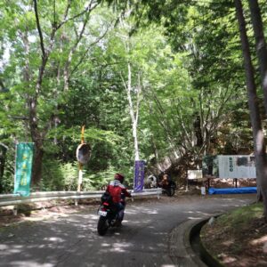 旧甲州街道／r212日影笹子線を走る（矢立の杉）