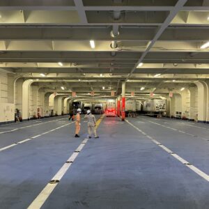 東京九州フェリー横須賀港からフェリー乗船後の倉庫風景
