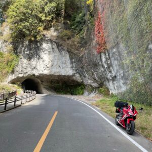 大分・耶馬溪「青の洞門」にてwith CBR650R