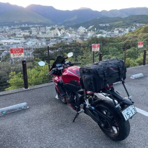 別府温泉の「湯けむり展望台」にてwith CBR650R