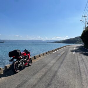 平戸島の海沿いR383を走るwith CBR650R