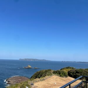 大バエ灯台からの島側の眺め