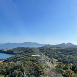 大バエ灯台からの島側の眺め