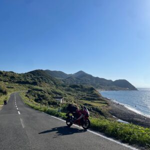 生月サンセットウェイの海風景とCBR650R