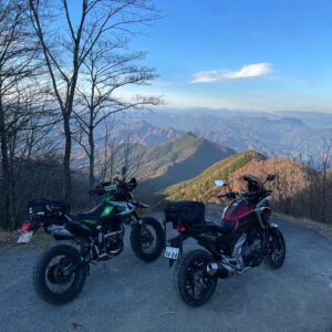 御荷鉾スーパー林道沿いの八倉峠にてwith NC750X & dトラ