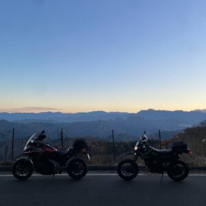 御荷鉾スーパー林道のサンセットにてwith NC750X & dトラ