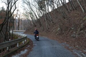 御荷鉾スーパー林道から舗装された埼玉県道r46にはいる