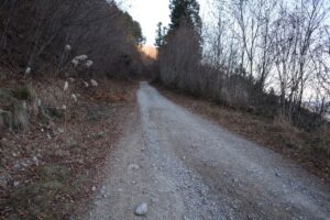 御荷鉾スーパー林道沿いの八倉峠から出発