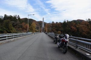 西秩父桃湖に架かる合角漣大橋にてwith NC750X & dトラ