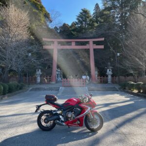 香取神宮赤鳥居にてwith CBR650R